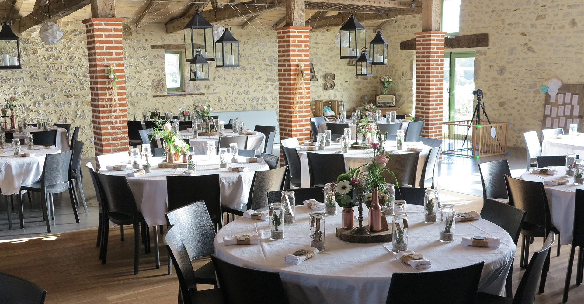 Danse des mariés avec étincelles froides